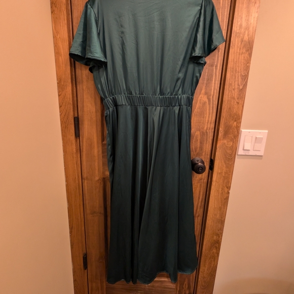 Elegant Teal Midi Dress - Picture 3 of 3